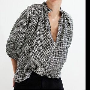 H&M balloon sleeved blouse split v-neck collarless elastic cuff oversized medium